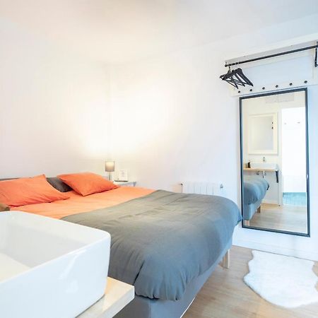 Independent Room Close To Ifema Y Aeropuertob Madrid Exterior photo